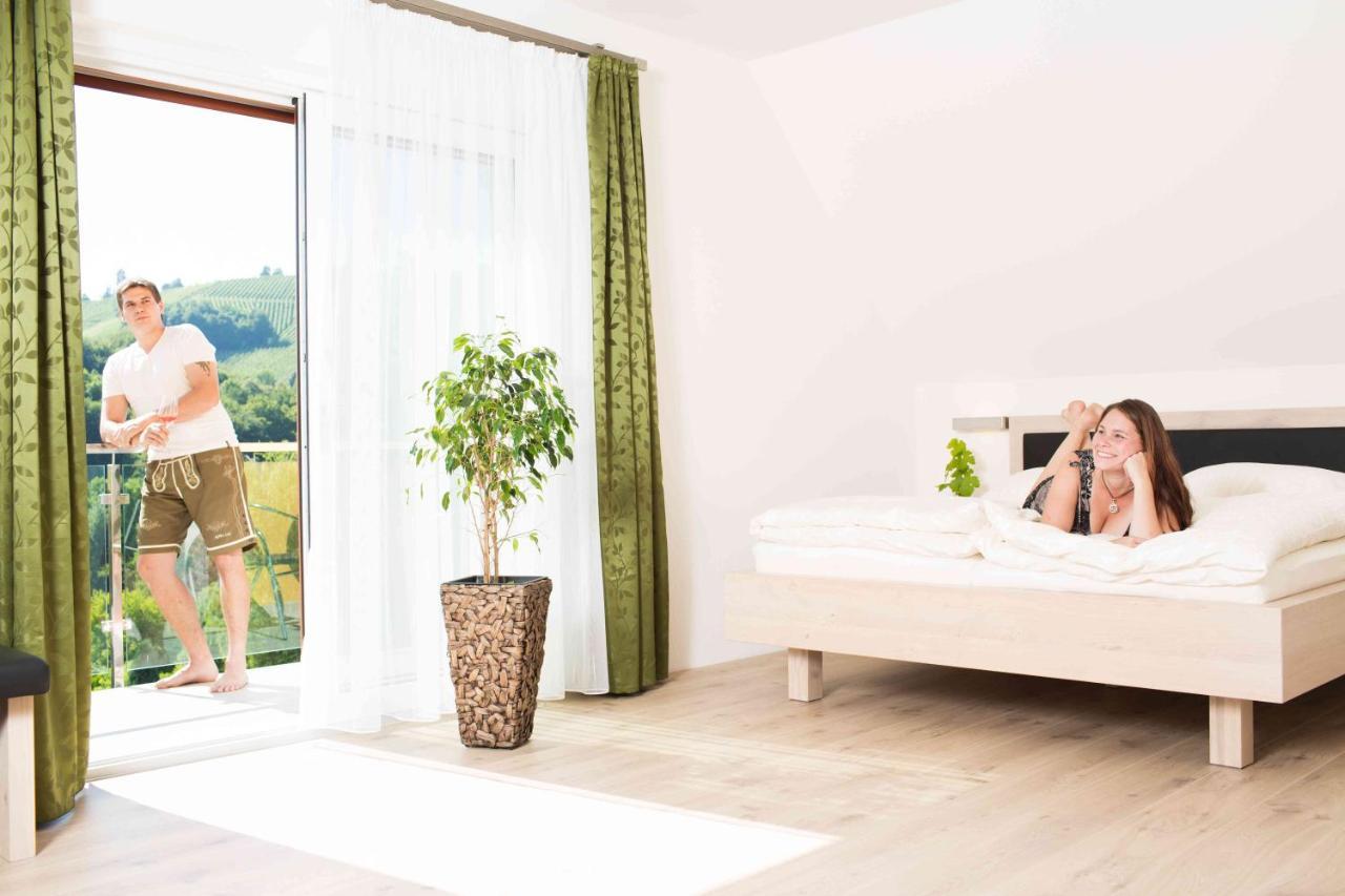 Weingut-Gaestezimmer Uhl Ratsch an der Weinstrasse Ngoại thất bức ảnh