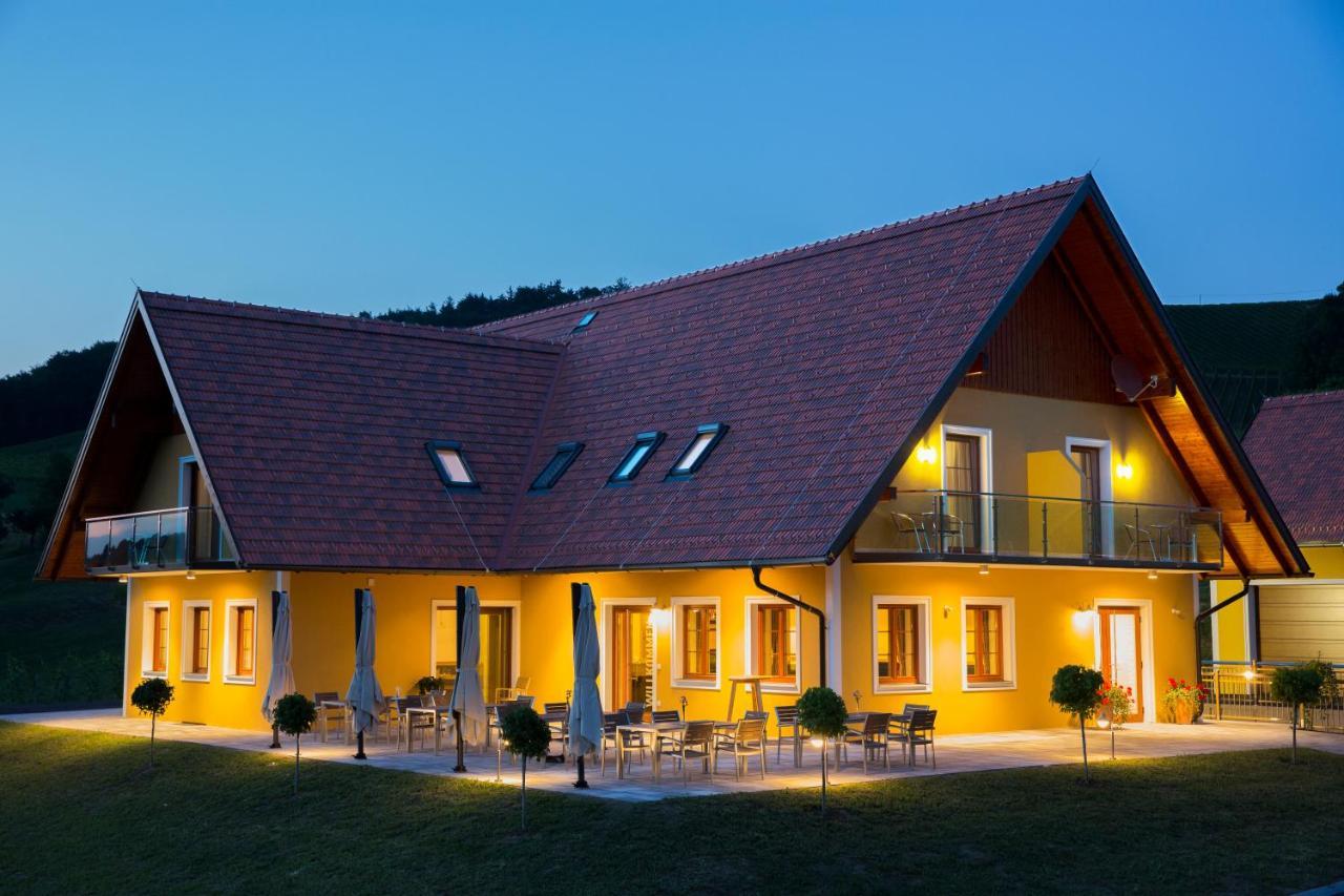 Weingut-Gaestezimmer Uhl Ratsch an der Weinstrasse Ngoại thất bức ảnh