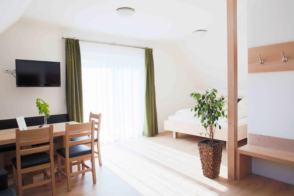 Weingut-Gaestezimmer Uhl Ratsch an der Weinstrasse Ngoại thất bức ảnh